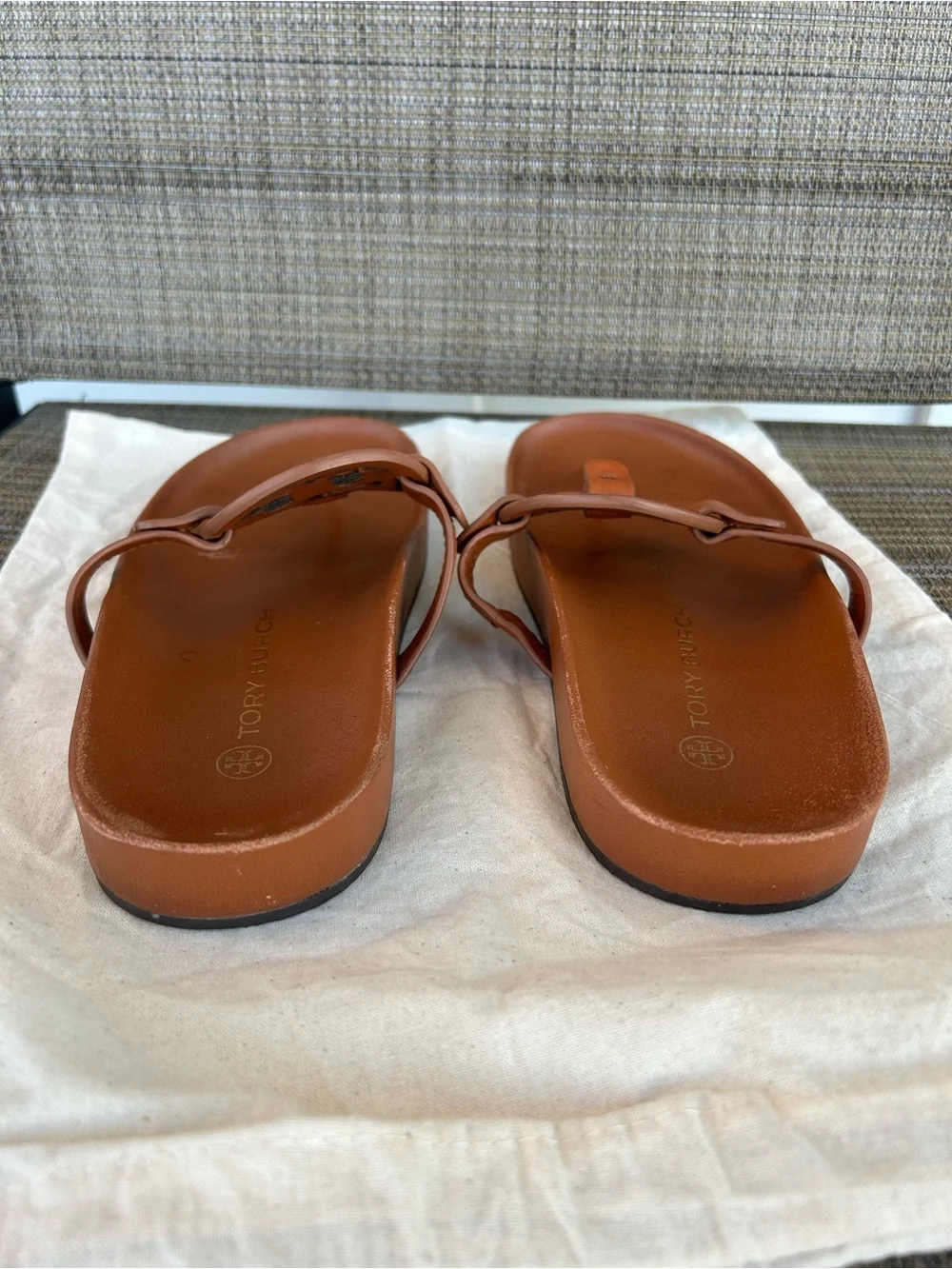 Tory Burch size 7 Miller Cloud Brown Leather Logo Thong Sandals Bourbon Miele